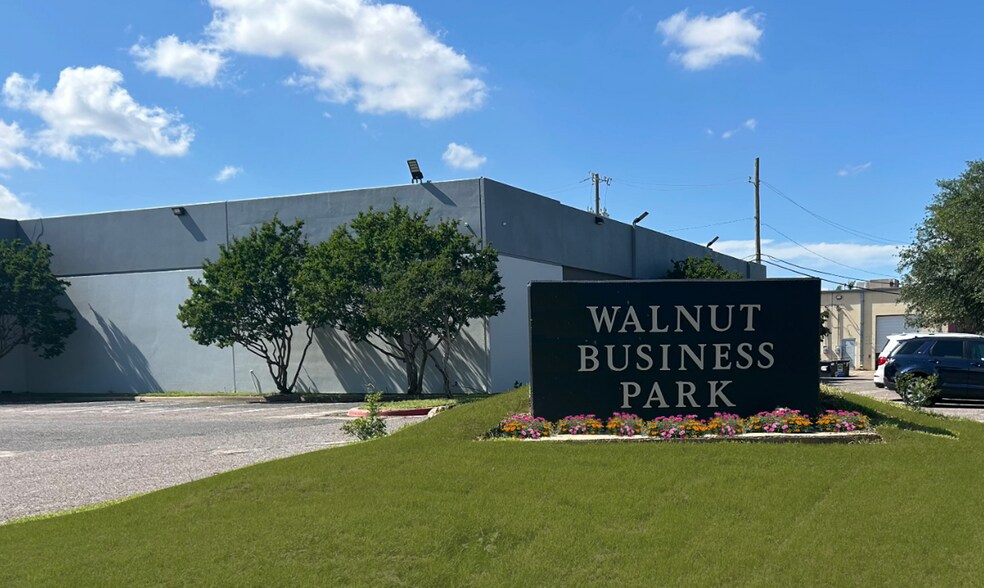 2429-2458 Walnut Ridge St, Dallas, TX à louer - Photo de l’immeuble – Image 3 sur 24