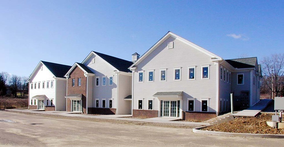 405-A Rothrock Rd, Copley, OH à louer - Photo de l’immeuble – Image 1 sur 4