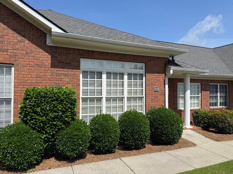 4595 Towne Lake Pky, Woodstock, GA à vendre - Photo de l’immeuble – Image 1 sur 17