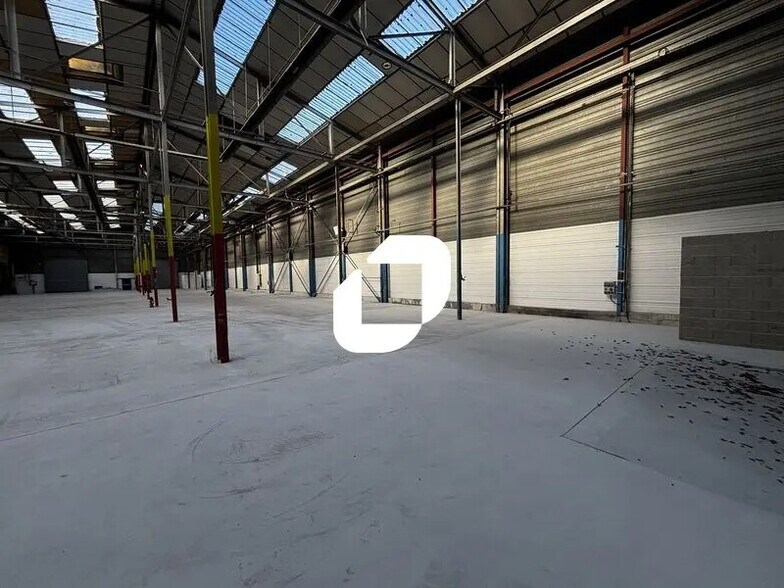 Local d’activités dans Corbeil-Essonnes à louer - Photo de l’immeuble – Image 2 sur 10