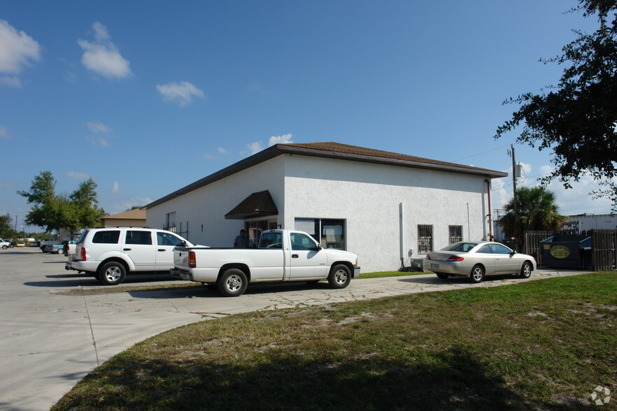 1200 Bell Ave, Fort Pierce, FL à louer - Photo principale – Image 1 sur 4