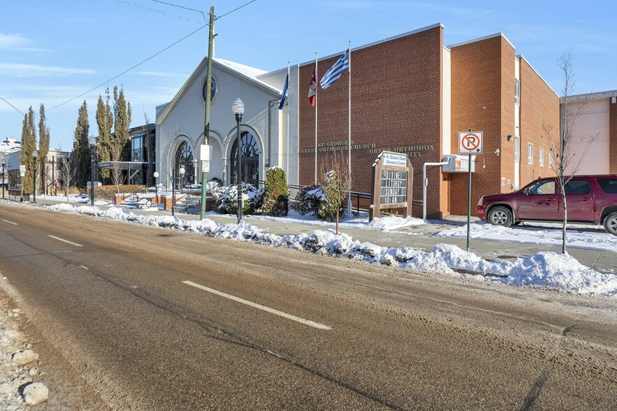 10831 124th St NW, Edmonton, AB à vendre - Photo de l’immeuble – Image 3 sur 17