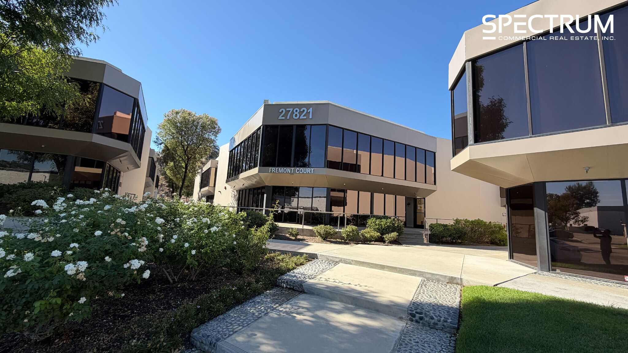 27821 Fremont Ct, Valencia, CA à vendre Photo de l’immeuble– Image 1 sur 9