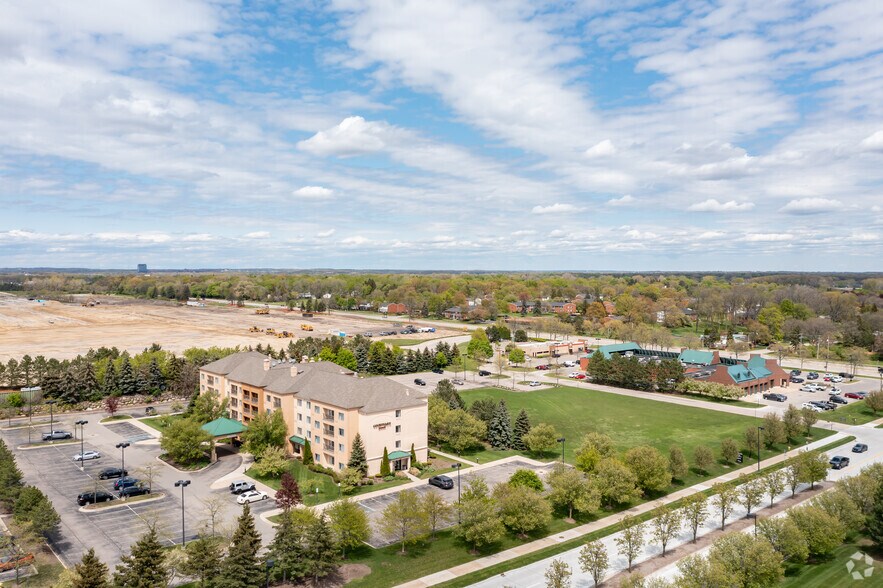 3555 Centerpoint Pky, Pontiac, MI à vendre - Aérien – Image 2 sur 4