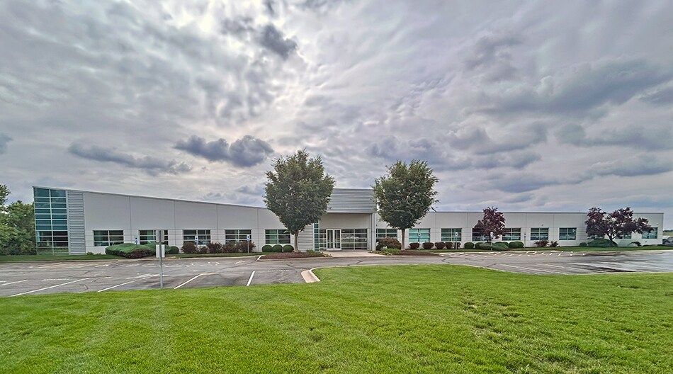1101 Eastport Plaza Dr, Collinsville, IL à louer Photo de l’immeuble– Image 1 sur 6