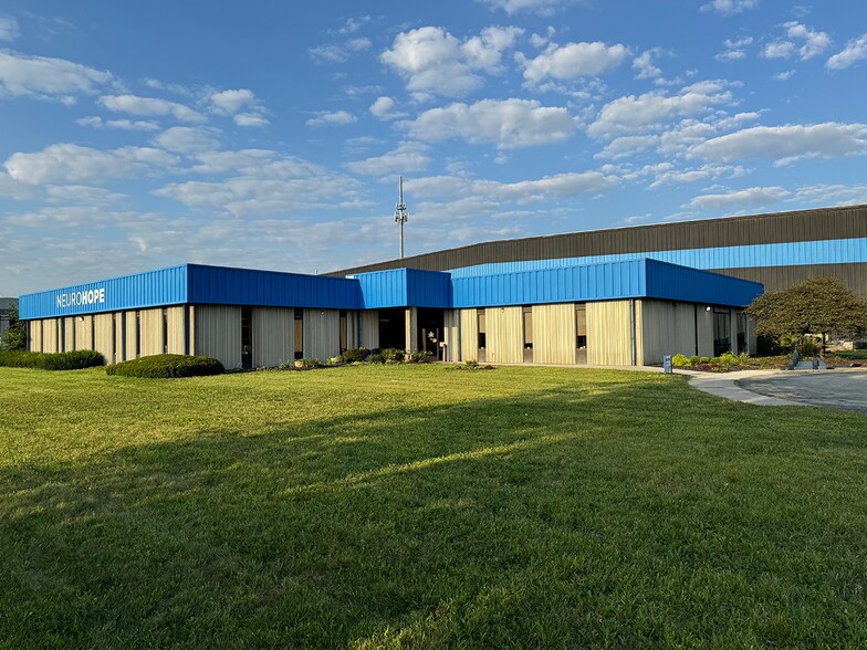 6002 Sunnyside Rd, Indianapolis, IN à louer - Photo de l’immeuble – Image 1 sur 6