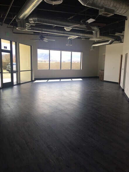 654 Rancho Vista Blvd, Palmdale, CA à louer - Photo de l’immeuble – Image 3 sur 24