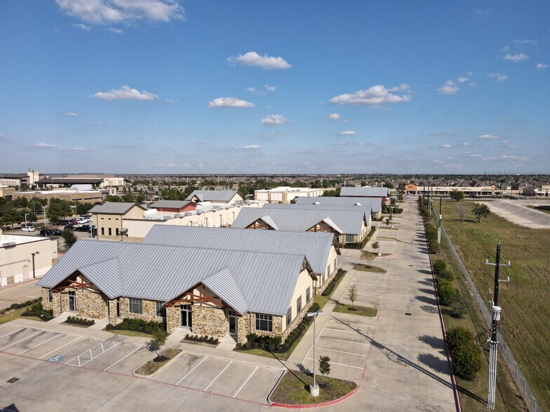 5757 Flewellen Oaks Ln, Fulshear, TX à vendre - Photo de l’immeuble – Image 1 sur 11