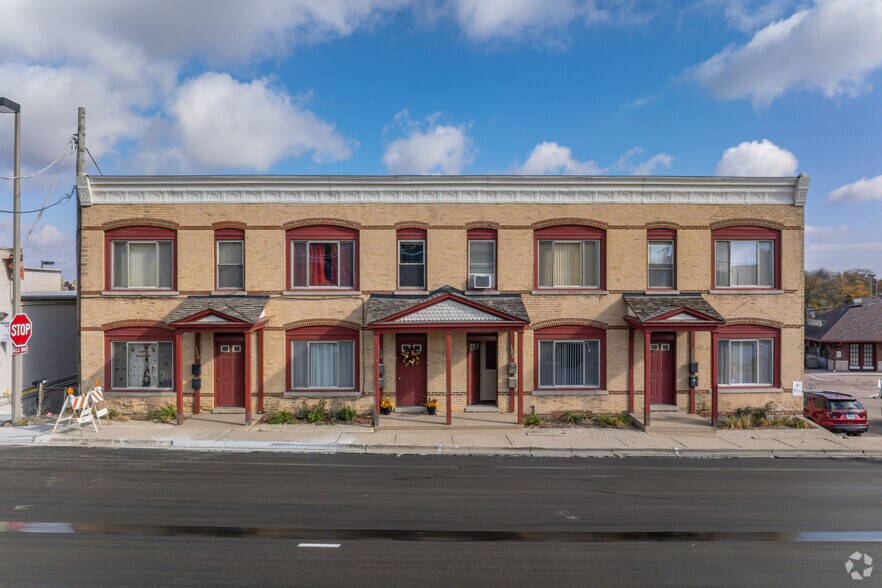 130 Washington St, Woodstock, IL à vendre - Photo de l’immeuble – Image 2 sur 9