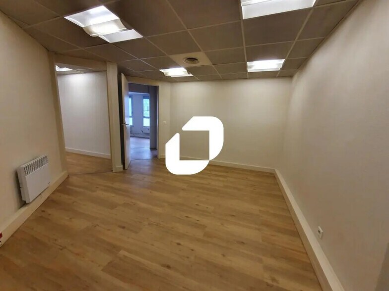 Bureau dans Noisy-le-Grand à louer - Photo de l’immeuble – Image 3 sur 11