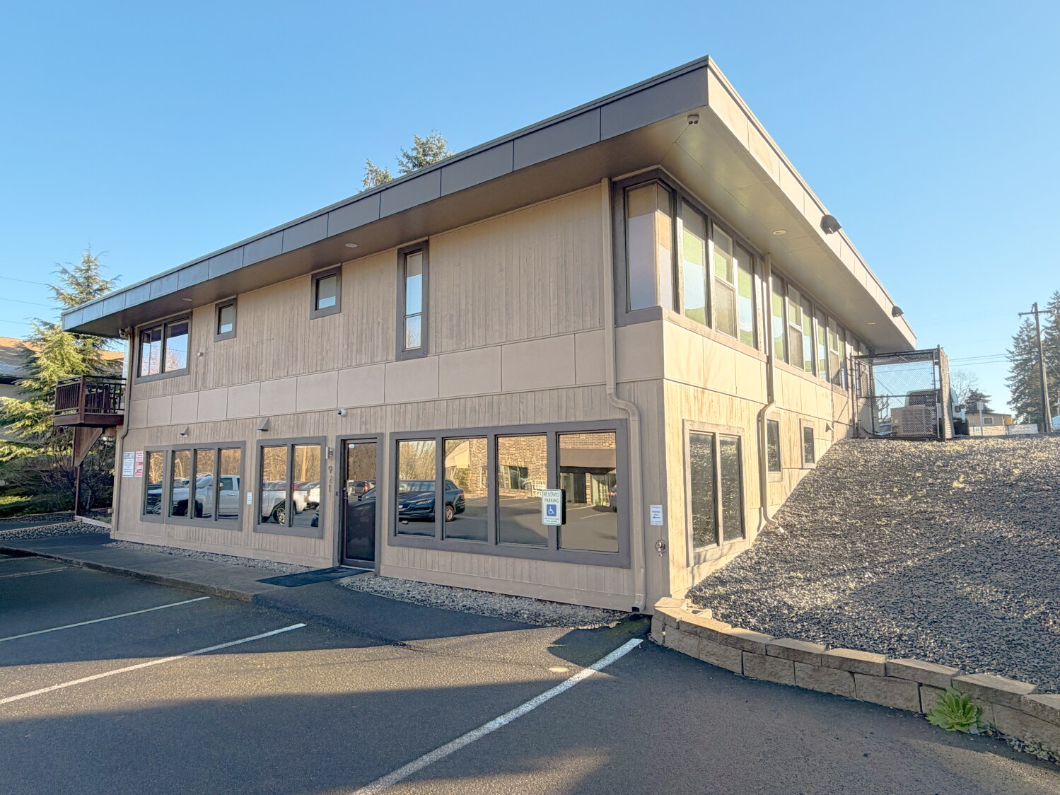 921 40th Ave SW, Puyallup, WA à vendre Photo principale– Image 1 sur 9