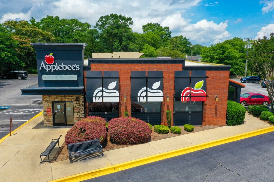 704 W Wade Hampton Blvd, Greer, SC à vendre - Photo de l’immeuble – Image 2 sur 6