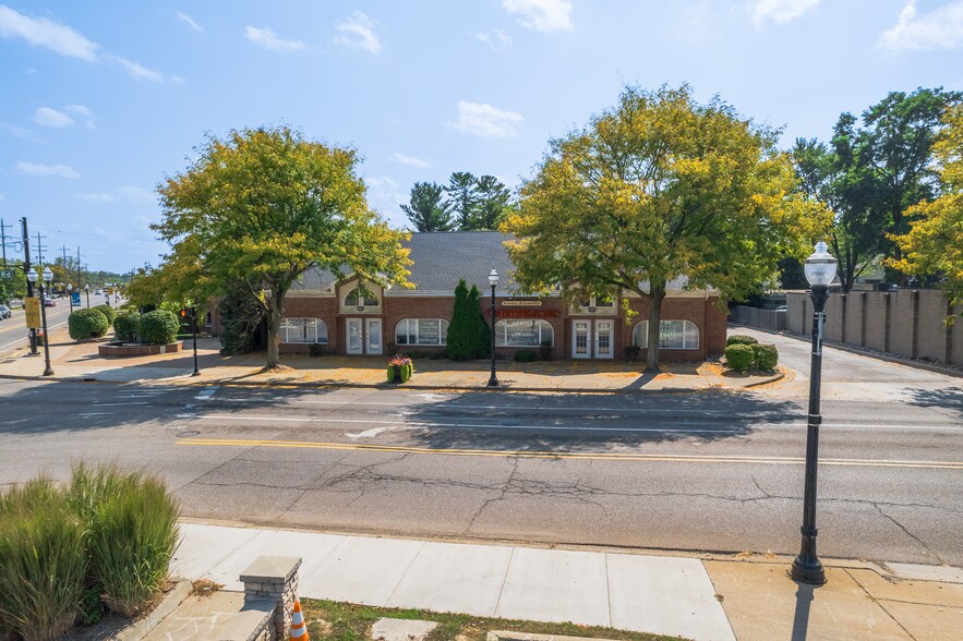 1995 Cedar St, Holt, MI à louer - Photo de l’immeuble – Image 3 sur 15