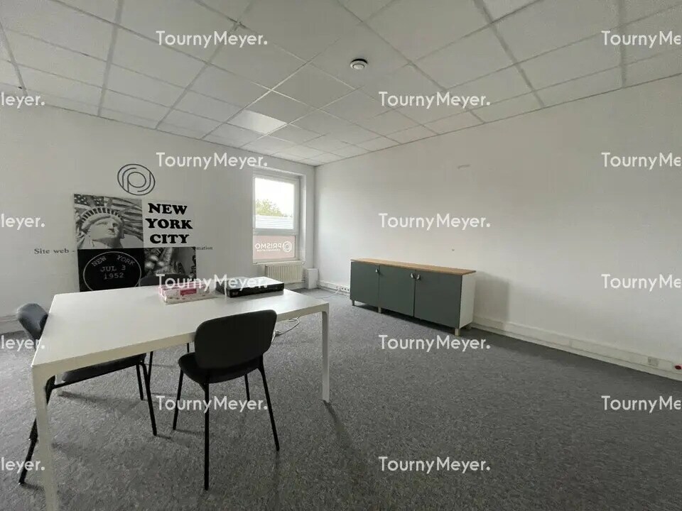 Bureau dans Saint-Jacques-de-la-Lande à louer Photo intérieure– Image 1 sur 5