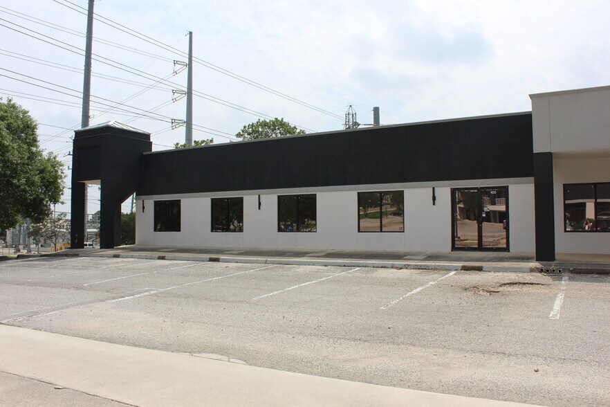8637 Fredericksburg Rd, San Antonio, TX à louer - Photo de l’immeuble – Image 2 sur 11