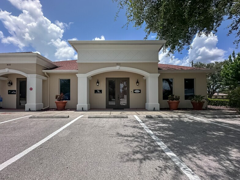 1611 Harden Blvd, Lakeland, FL à louer - Photo de l’immeuble – Image 2 sur 34
