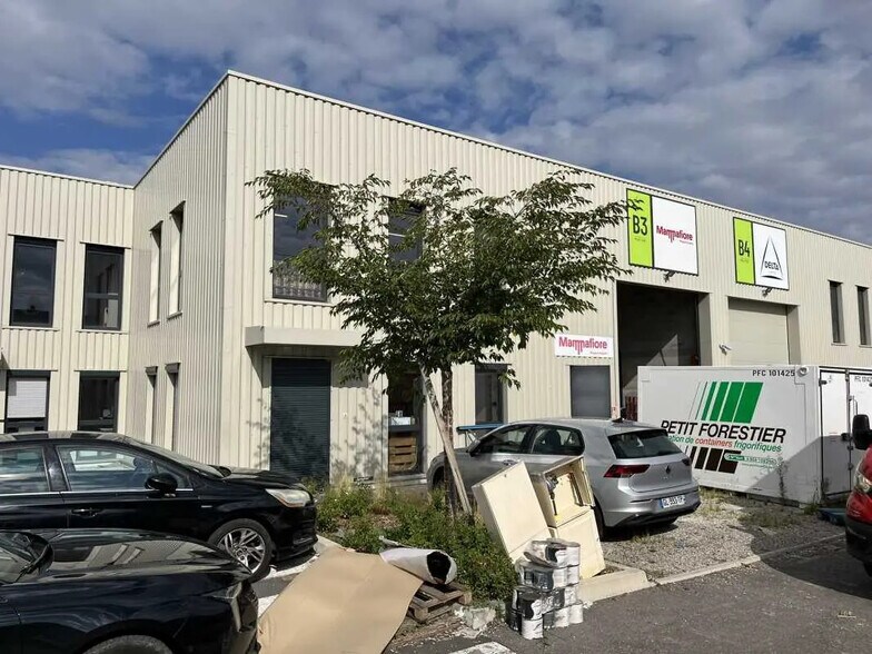 55 Rue Emile Zola, Décines-Charpieu à louer - Photo de l’immeuble – Image 3 sur 15