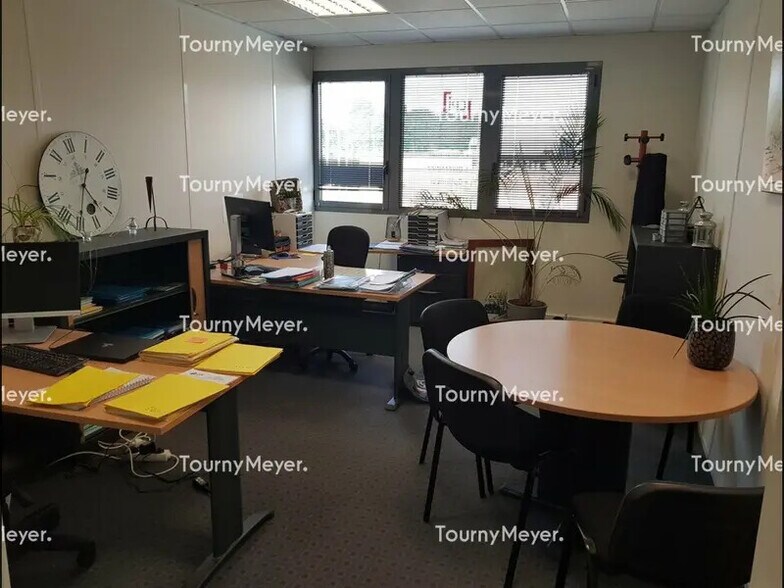 Bureau dans Saint-Grégoire à louer - Photo intérieure – Image 3 sur 6