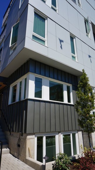 Plus de détails pour 2418 NW 58th St, Seattle, WA - Logement à vendre