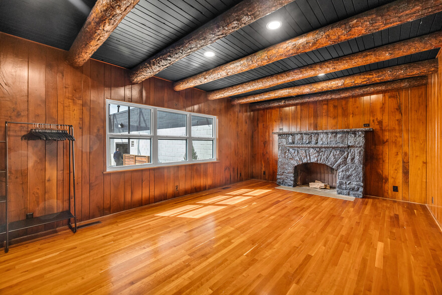 2439 E Admiral Pl, Tulsa, OK à vendre - Photo de l’immeuble – Image 3 sur 8