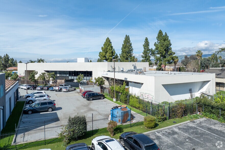 1694 Tully Rd, San Jose, CA à louer - Photo de l’immeuble – Image 2 sur 6