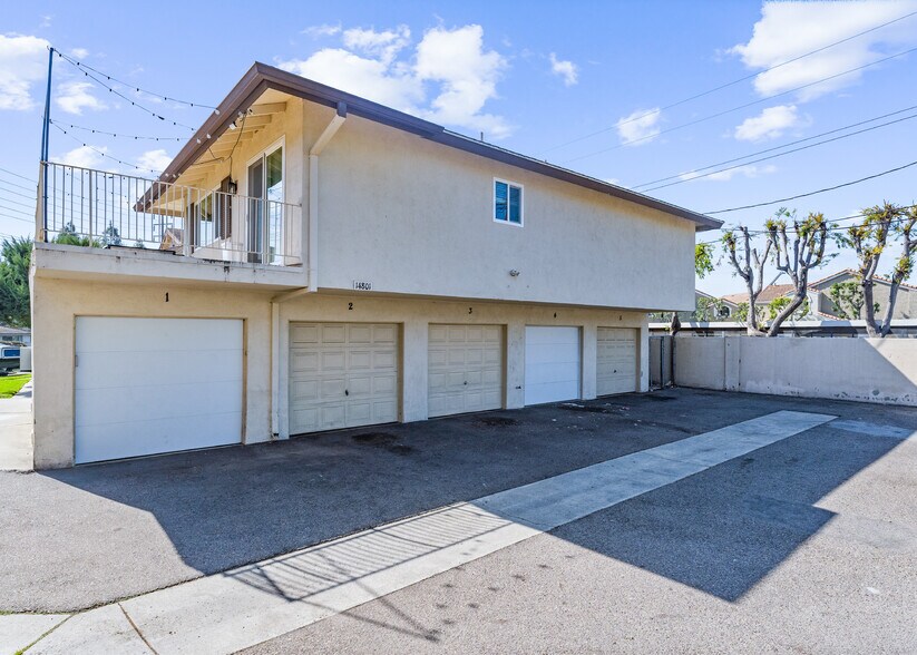 14801 Newport Ave, Tustin, CA à vendre - Photo de l’immeuble – Image 2 sur 11