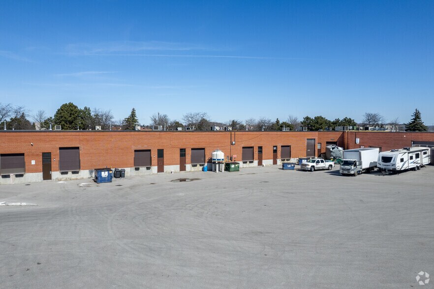 219 Connie Cres, Concord, ON à louer - Photo de l’immeuble – Image 2 sur 2