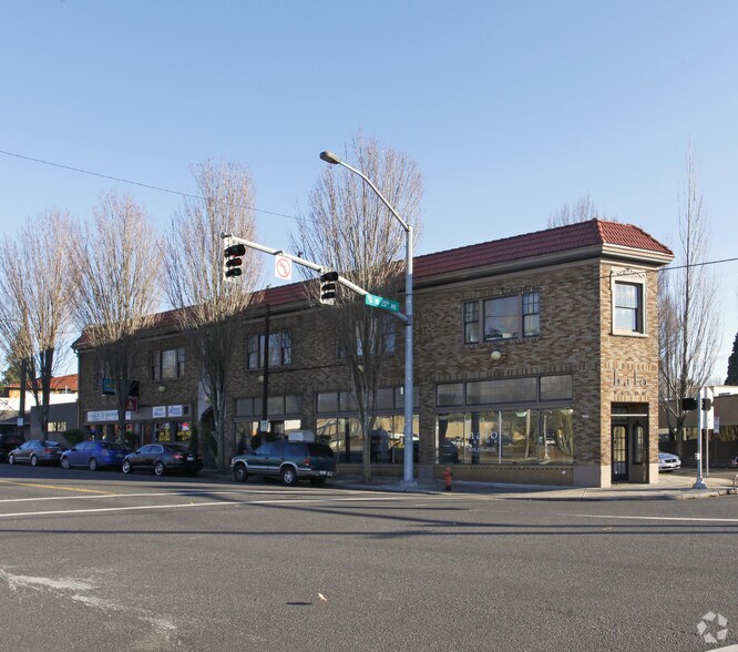 2000-2018 NE Sandy Blvd, Portland, OR à louer - Photo principale – Image 1 sur 20