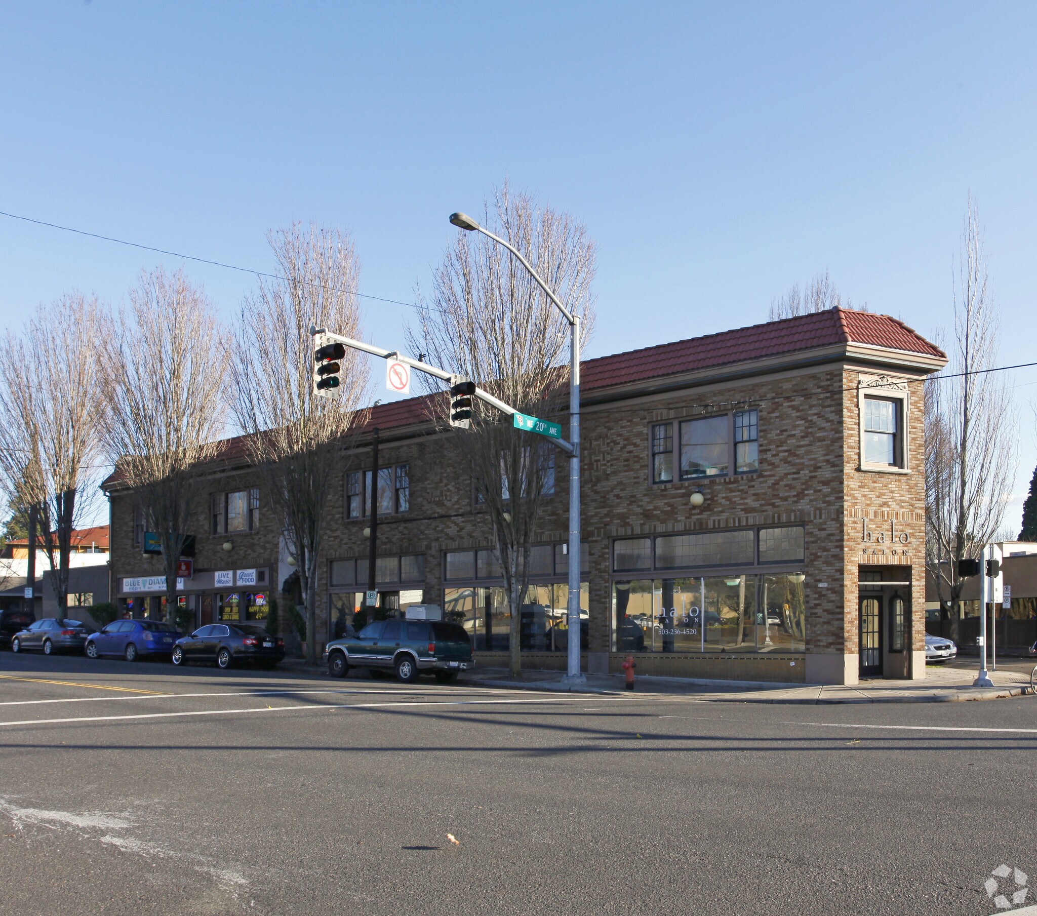 2000-2018 NE Sandy Blvd, Portland, OR à louer Photo principale– Image 1 sur 21
