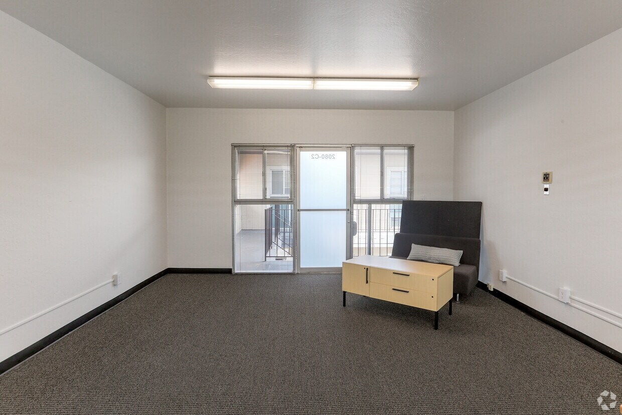 2060 Walsh Ave, Santa Clara, CA à louer Photo de l’immeuble– Image 1 sur 2