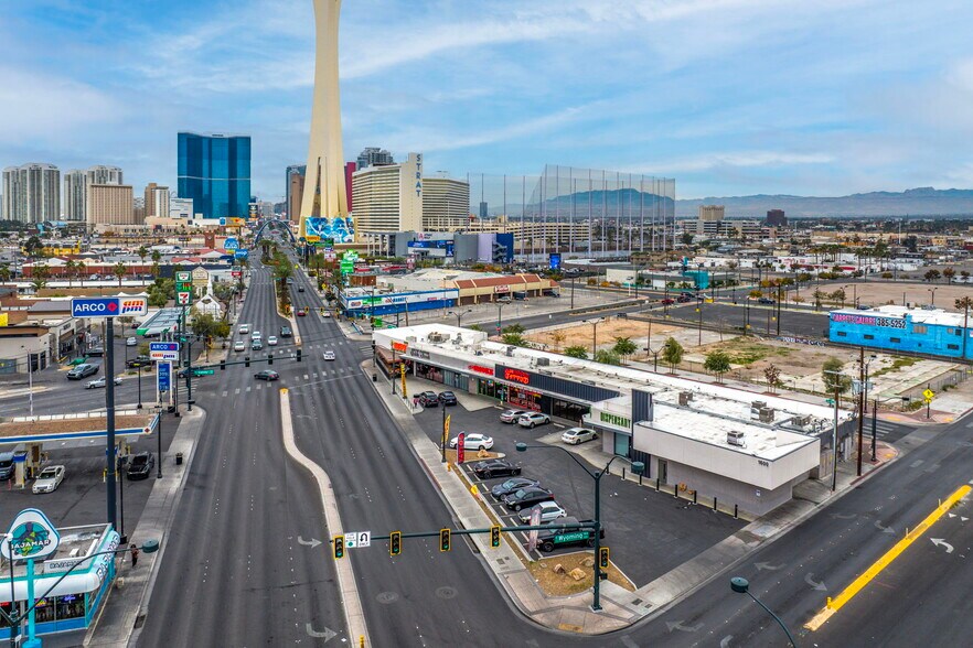 1600-1616 S Las Vegas Blvd, Las Vegas, NV à louer - Photo de l’immeuble – Image 3 sur 9