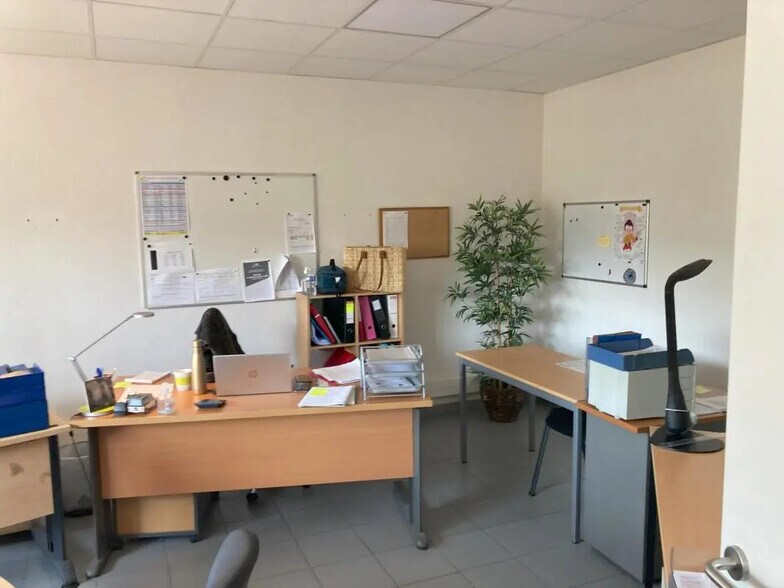 Local d’activités dans La Garde à louer - Photo de l’immeuble – Image 3 sur 5