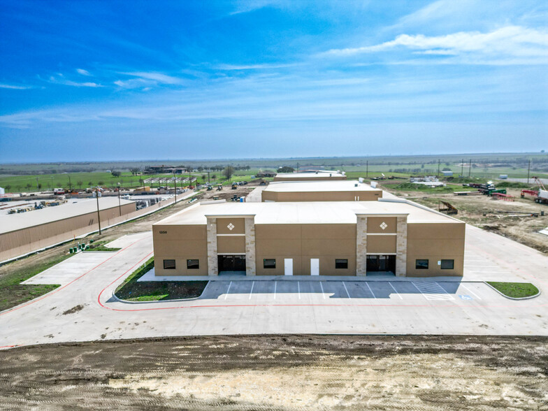 1350 Ranchers Legacy Trl, Fort Worth, TX à louer - Photo de l’immeuble – Image 1 sur 8