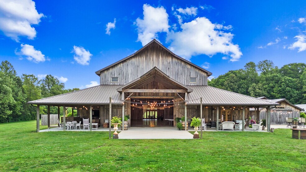 6863 E Highway 80, Russell Springs, KY à vendre - Photo de l’immeuble – Image 3 sur 76