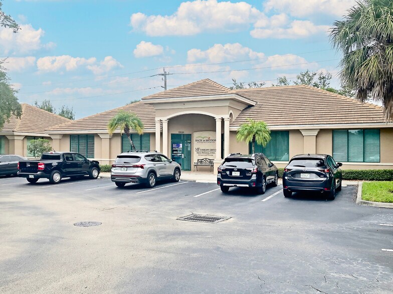 5691-5695 Naples Blvd, Naples, FL à vendre - Photo de l’immeuble – Image 2 sur 10