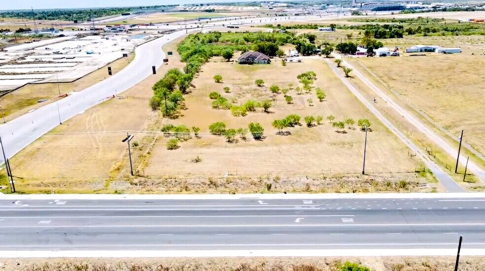 7710 Elroy rd, Del Valle, TX à vendre - Photo de l’immeuble – Image 2 sur 9
