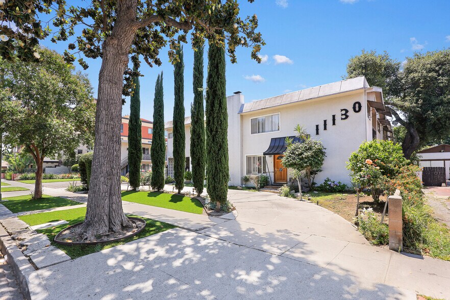 11130 Huston St, North Hollywood, CA à vendre - Photo de l’immeuble – Image 2 sur 32