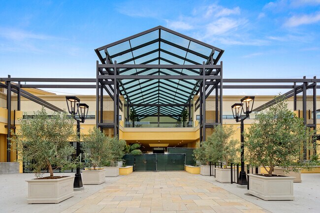 Plus de détails pour 10000 Bolsa Ave, Westminster, CA - Local commercial à louer