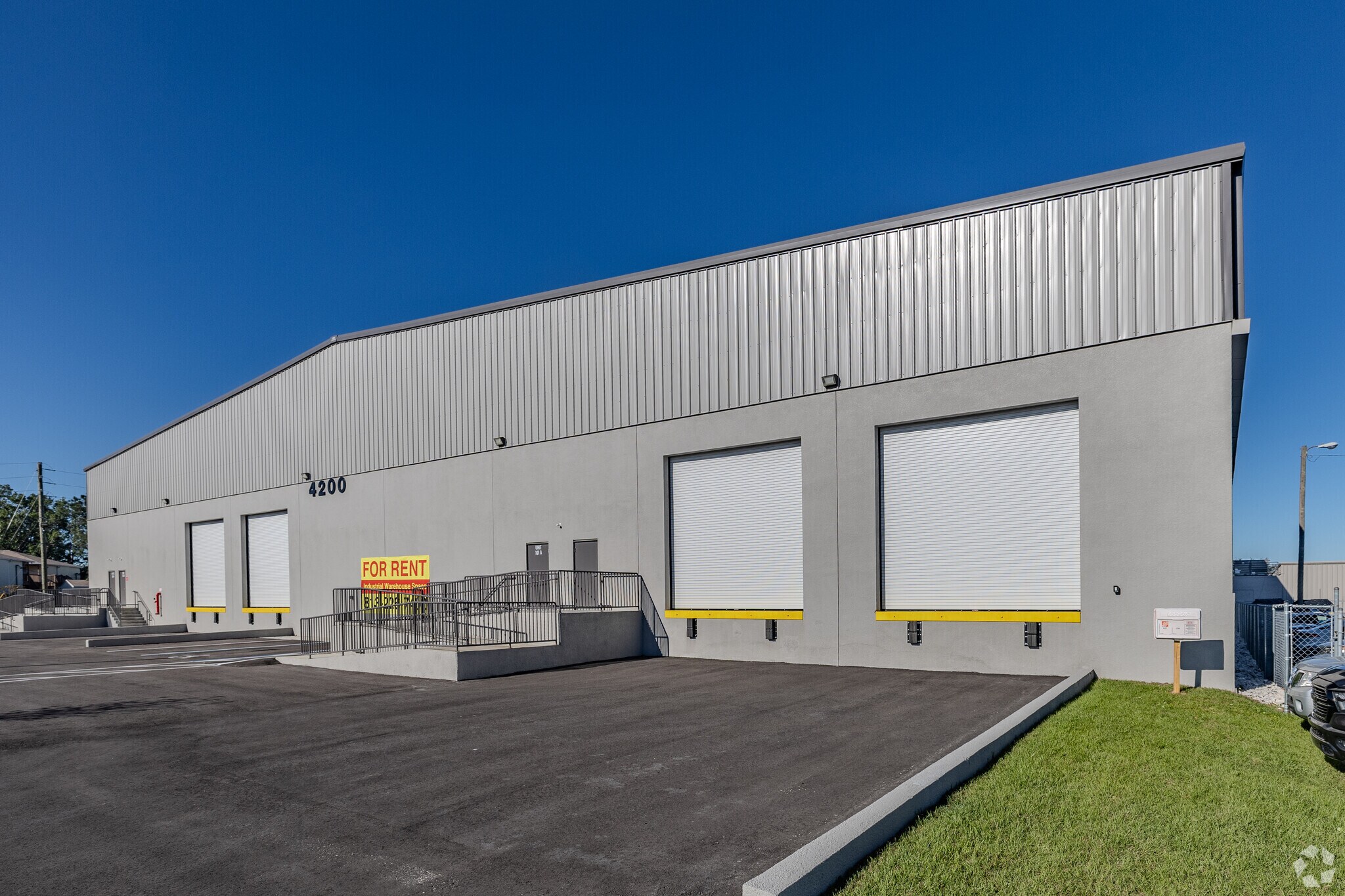 4200 31st St N, Saint Petersburg, FL à louer Photo de l’immeuble– Image 1 sur 8