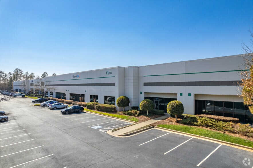 540 Airport South Pky, Atlanta, GA à louer - Photo de l’immeuble – Image 3 sur 5