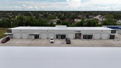 18021 Longenbaugh Rd, Cypress, TX à louer Photo de l’immeuble– Image 2 sur 4