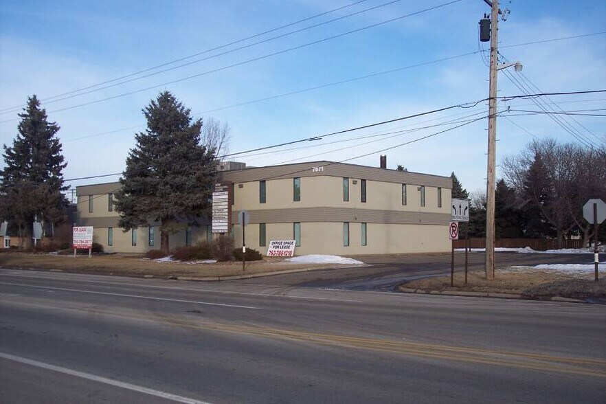 7671 Central Ave NE, Fridley, MN à louer - Photo de l’immeuble – Image 3 sur 9