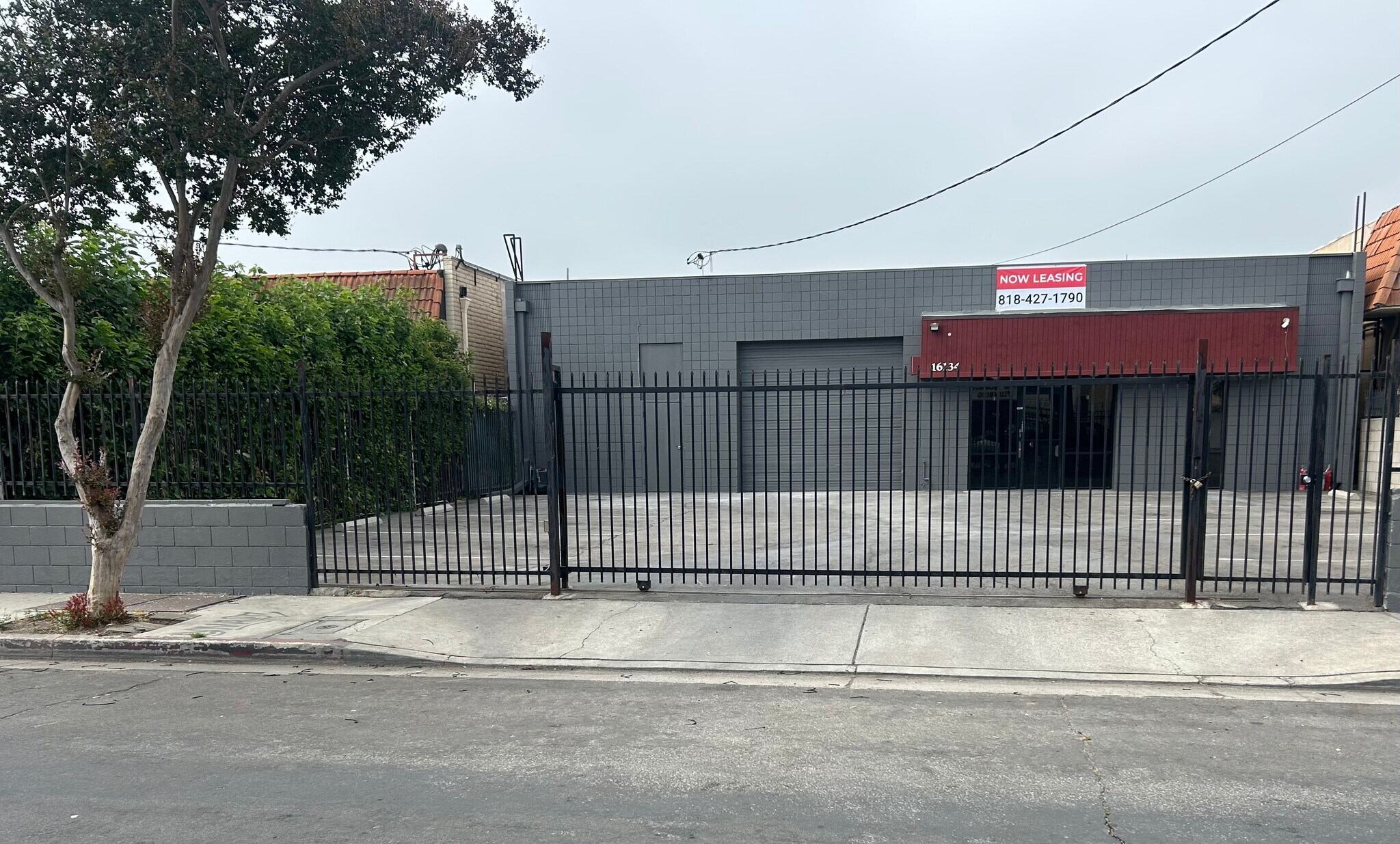 16134 Valerio St, Van Nuys, CA à louer Photo de l’immeuble– Image 1 sur 19