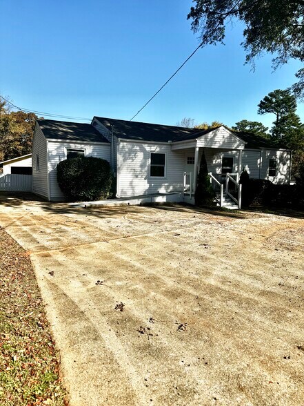 1741 Spring St, Smyrna, GA à louer - Photo de l’immeuble – Image 2 sur 13