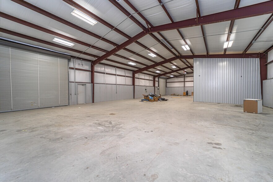 7502 E State Highway 21, Bryan, TX à louer - Photo intérieure – Image 3 sur 6