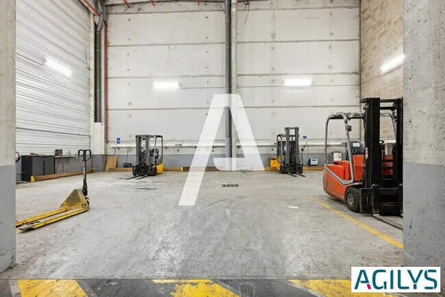 Plus de détails pour 71 Avenue Joseph Bodin De Boismortier, Roissy-en-Brie - Industriel/Logistique à louer