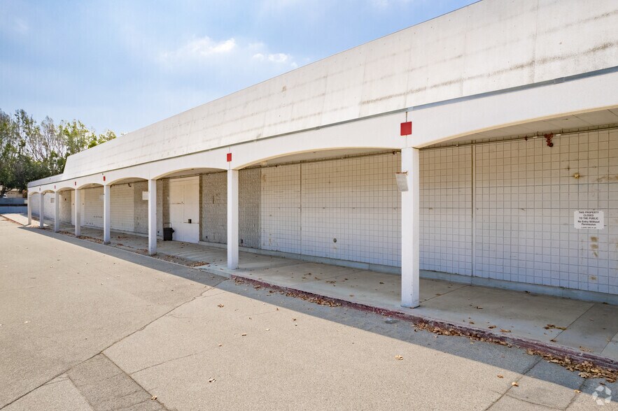 8040 Foothill Blvd, Sunland, CA à louer - Photo de l’immeuble – Image 3 sur 7
