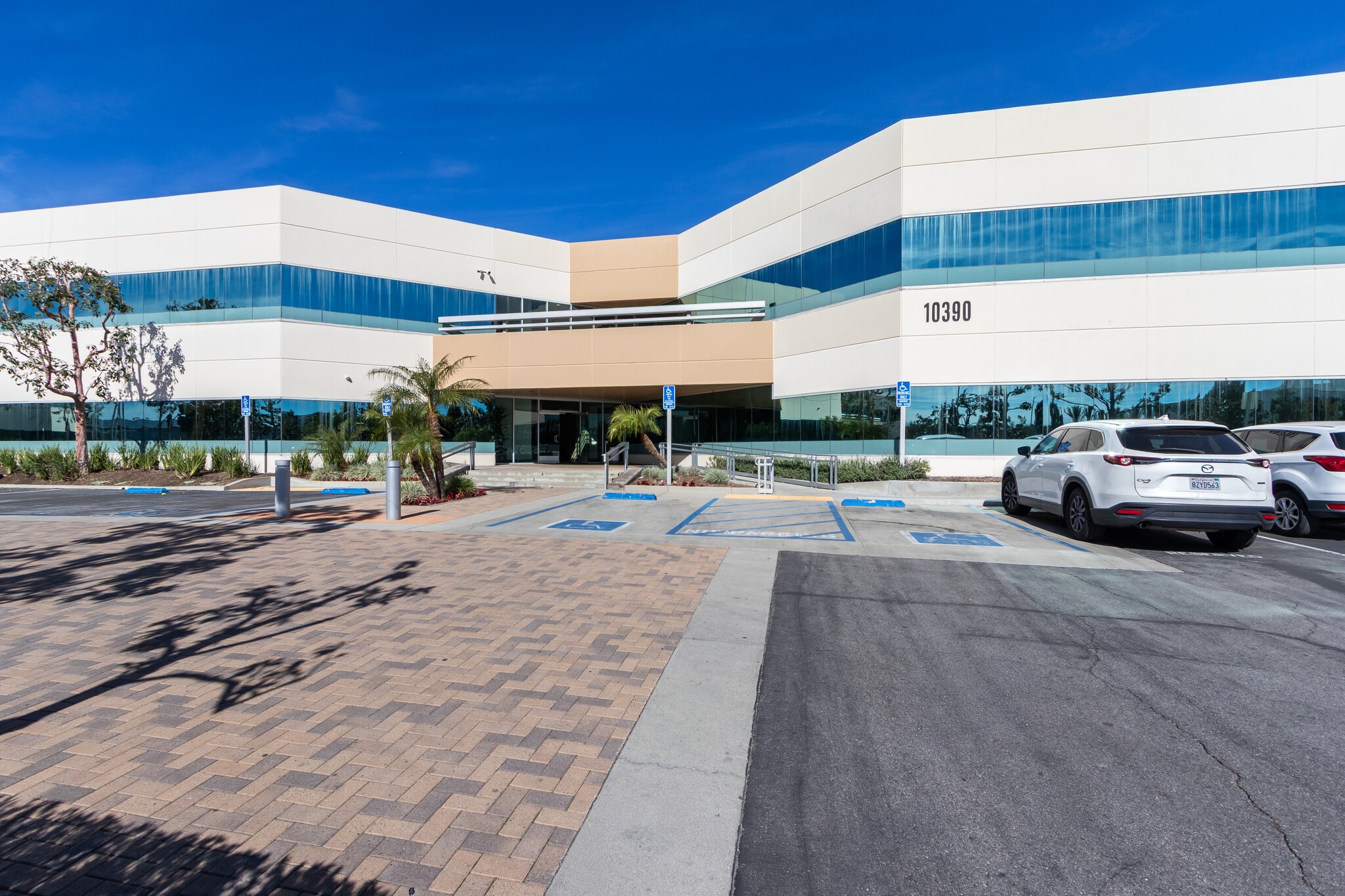 10350-10390 Commerce Center Dr, Rancho Cucamonga, CA à louer Photo intérieure– Image 1 sur 7