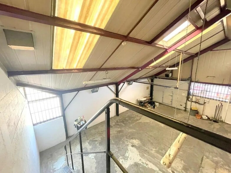 Local d’activités dans Conflans-Sainte-Honorine à louer - Photo de l’immeuble – Image 2 sur 10