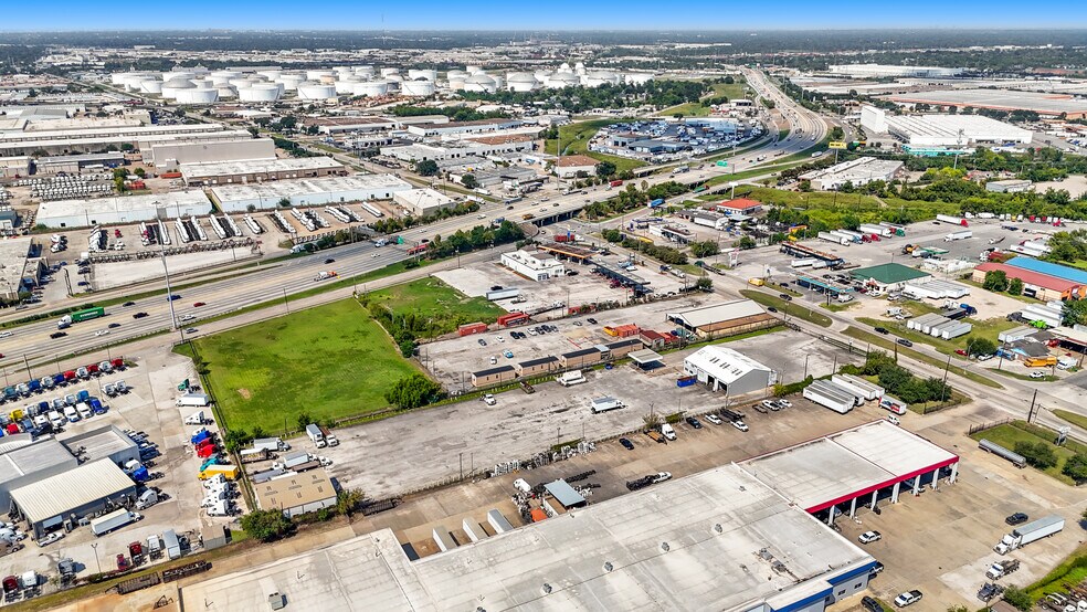 9222 Wallisville Rd, Houston, TX à louer - Photo de l’immeuble – Image 2 sur 9